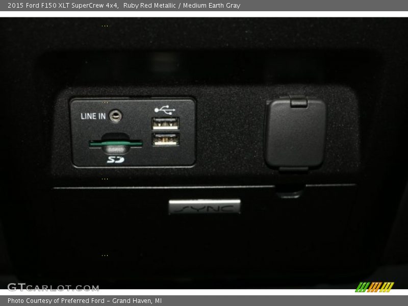 Ruby Red Metallic / Medium Earth Gray 2015 Ford F150 XLT SuperCrew 4x4