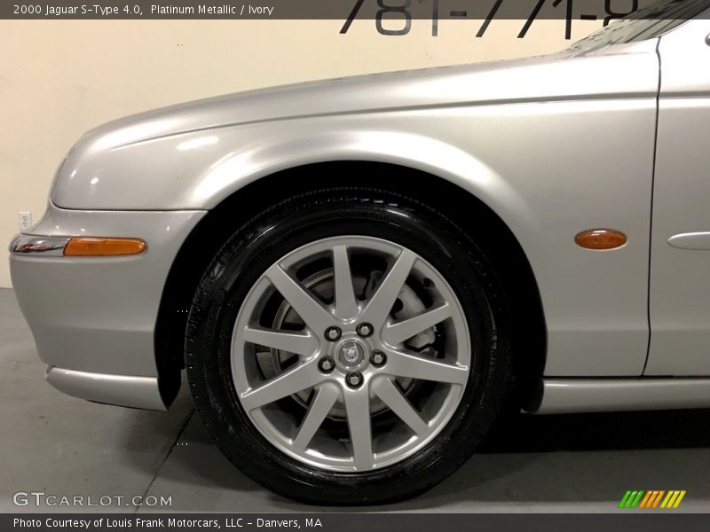 Platinum Metallic / Ivory 2000 Jaguar S-Type 4.0