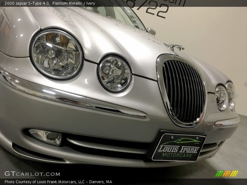 Platinum Metallic / Ivory 2000 Jaguar S-Type 4.0