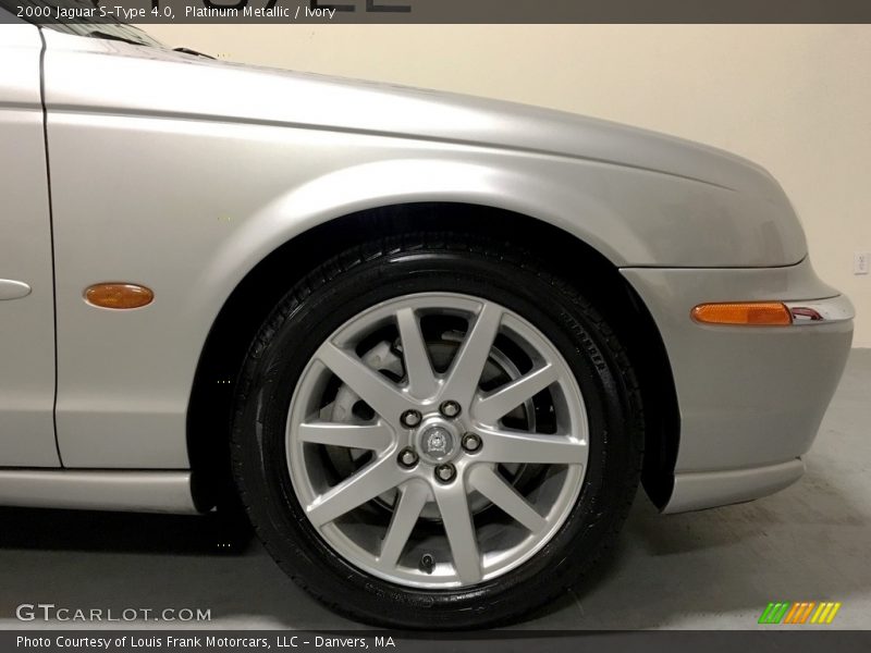 Platinum Metallic / Ivory 2000 Jaguar S-Type 4.0
