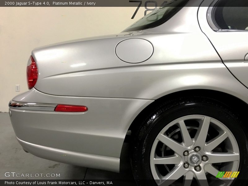 Platinum Metallic / Ivory 2000 Jaguar S-Type 4.0
