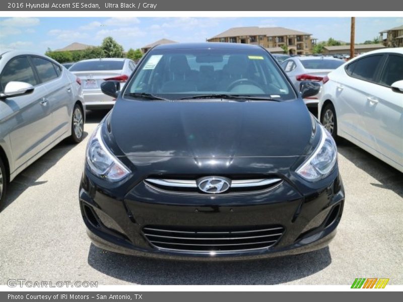 Ultra Black / Gray 2016 Hyundai Accent SE Sedan