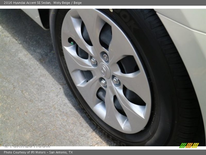 Misty Beige / Beige 2016 Hyundai Accent SE Sedan