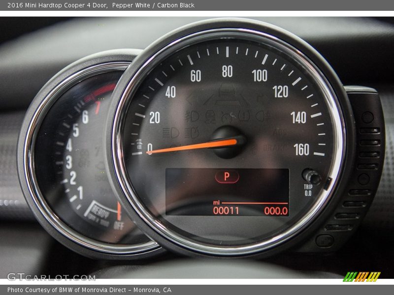 Pepper White / Carbon Black 2016 Mini Hardtop Cooper 4 Door