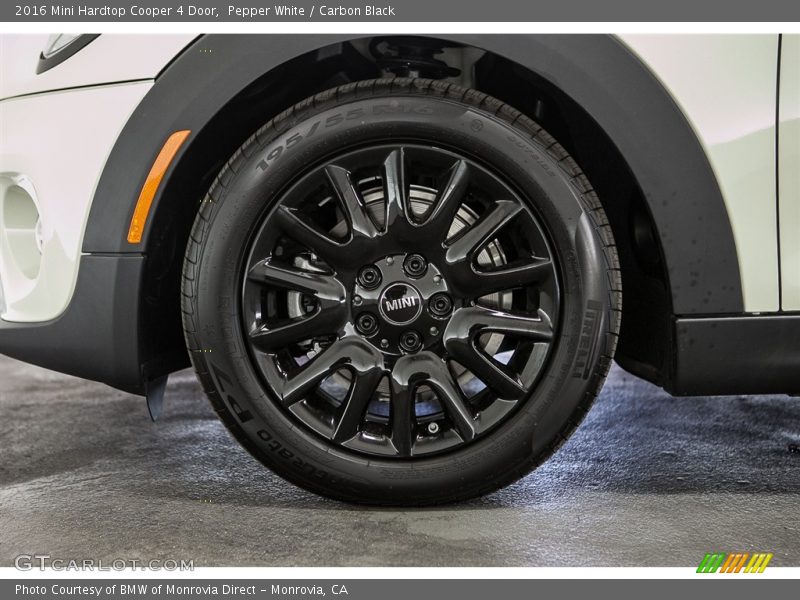 Pepper White / Carbon Black 2016 Mini Hardtop Cooper 4 Door