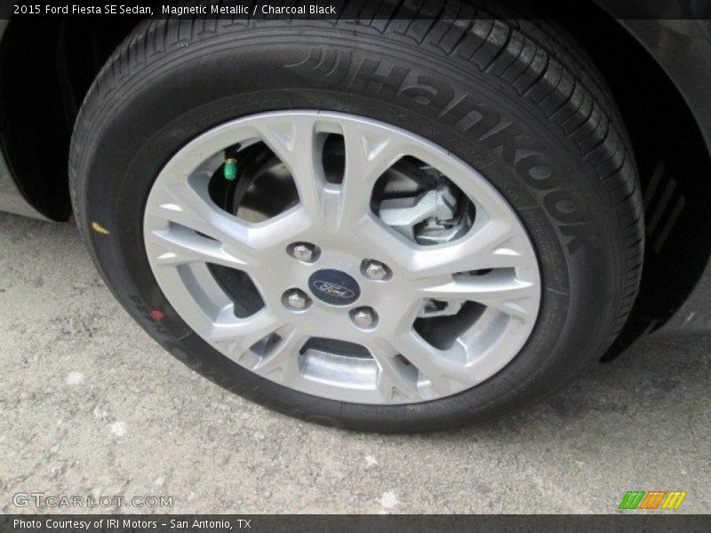Magnetic Metallic / Charcoal Black 2015 Ford Fiesta SE Sedan