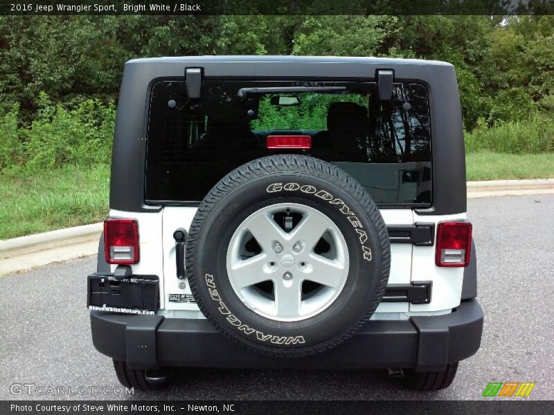 Bright White / Black 2016 Jeep Wrangler Sport
