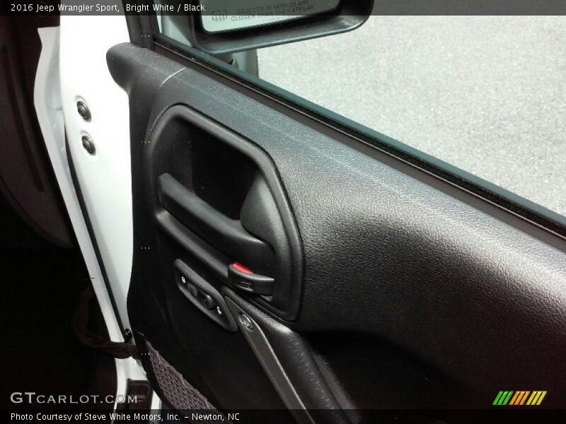 Bright White / Black 2016 Jeep Wrangler Sport