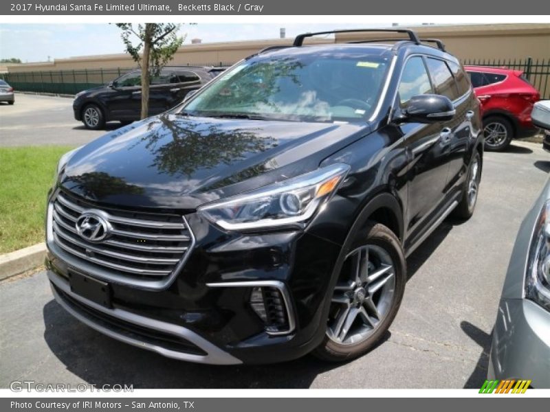 Front 3/4 View of 2017 Santa Fe Limited Ultimate