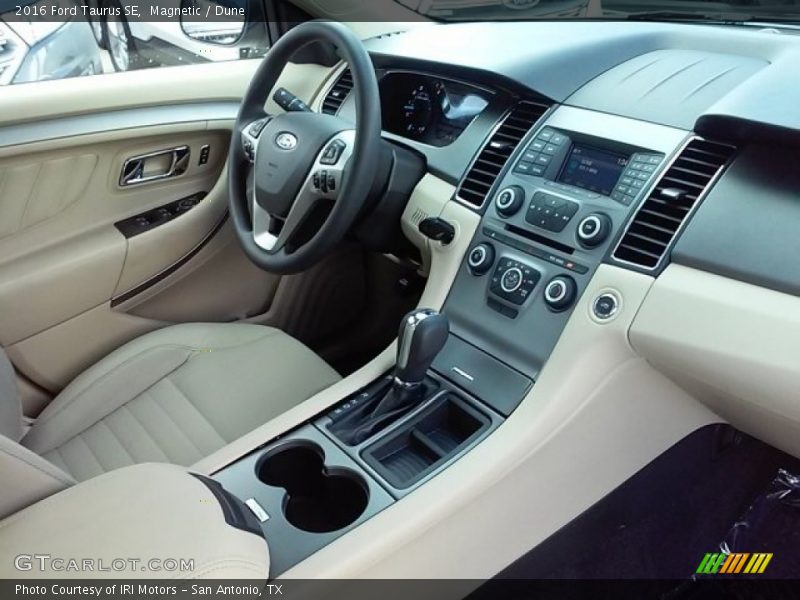 Dashboard of 2016 Taurus SE