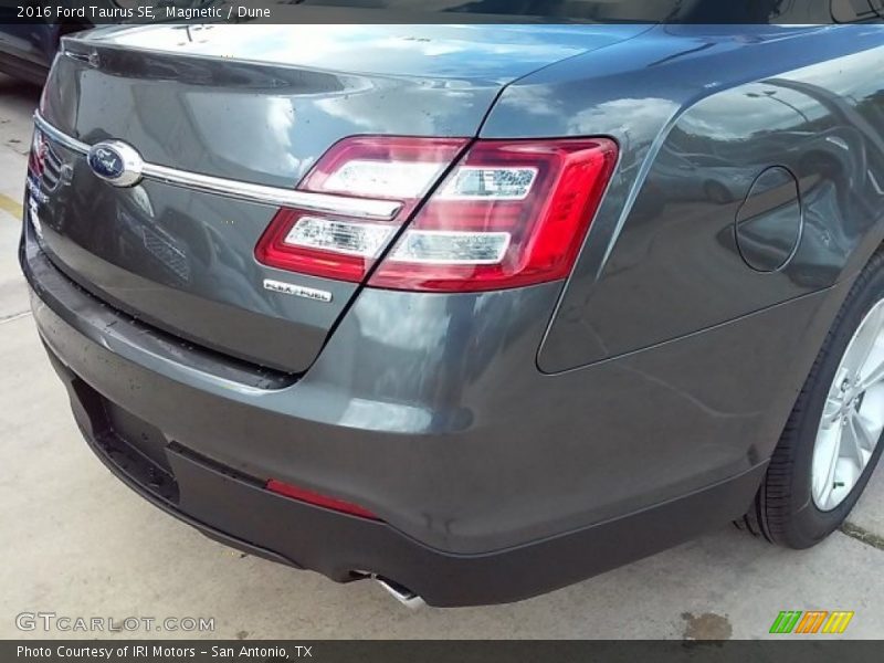 Magnetic / Dune 2016 Ford Taurus SE