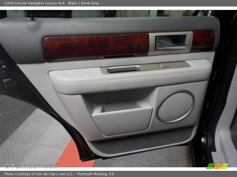 Black / Dove Grey 2006 Lincoln Navigator Luxury 4x4