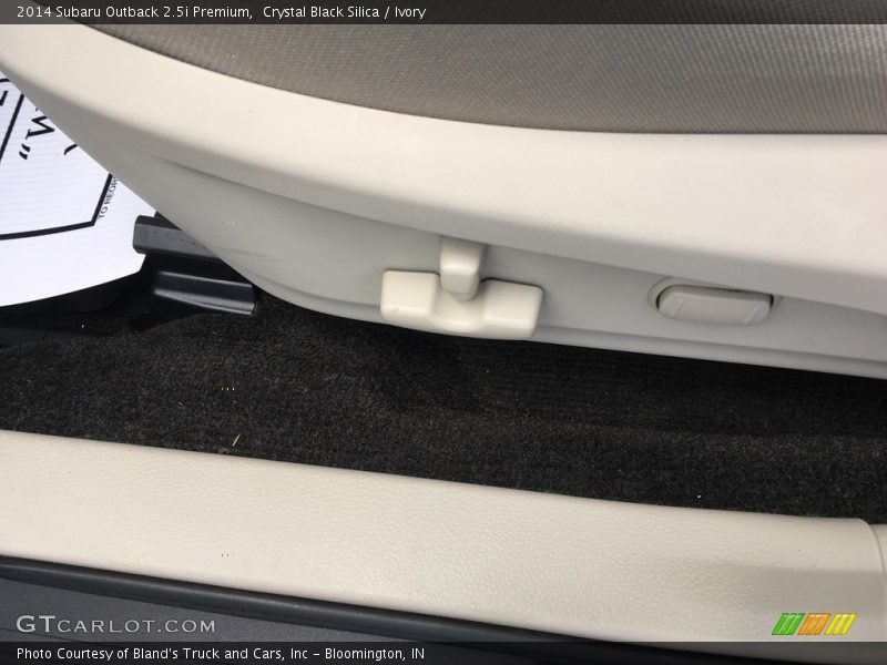Crystal Black Silica / Ivory 2014 Subaru Outback 2.5i Premium