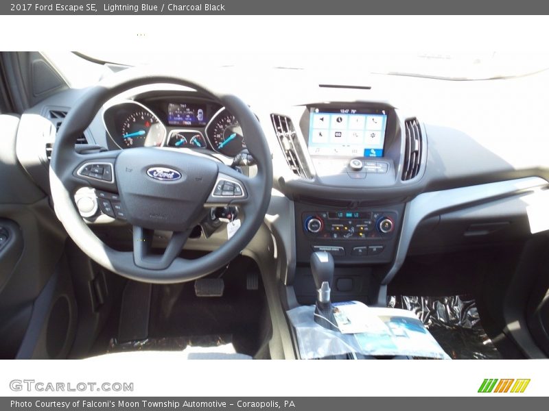 Lightning Blue / Charcoal Black 2017 Ford Escape SE