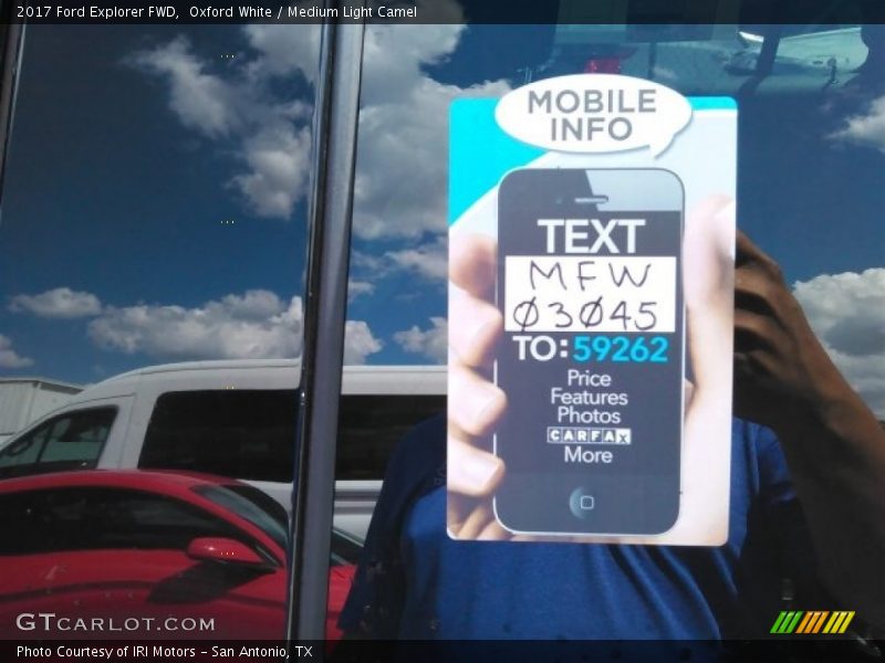 Oxford White / Medium Light Camel 2017 Ford Explorer FWD