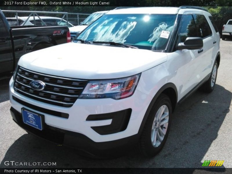 Oxford White / Medium Light Camel 2017 Ford Explorer FWD