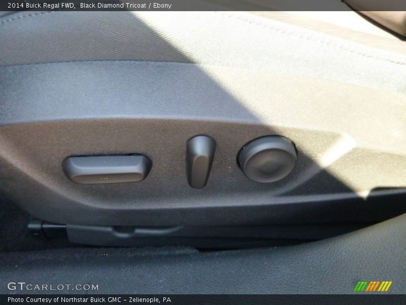 Black Diamond Tricoat / Ebony 2014 Buick Regal FWD