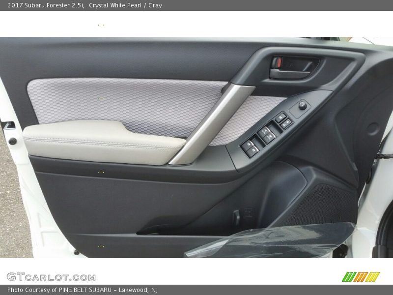 Crystal White Pearl / Gray 2017 Subaru Forester 2.5i
