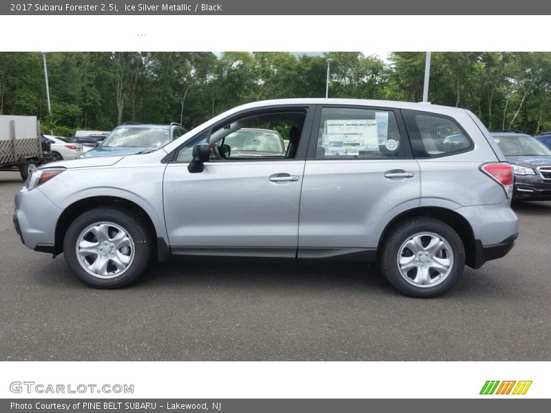 Ice Silver Metallic / Black 2017 Subaru Forester 2.5i