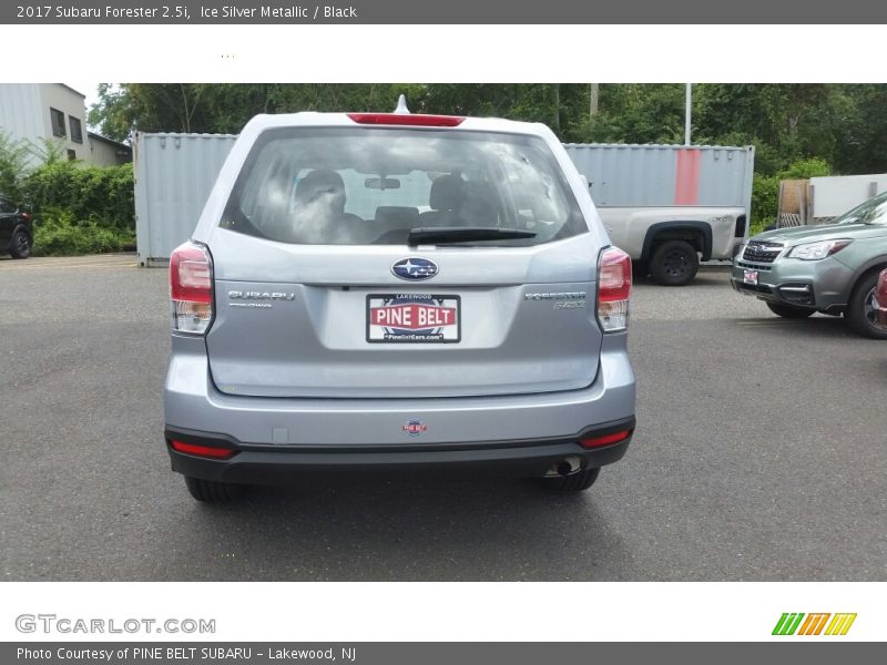 Ice Silver Metallic / Black 2017 Subaru Forester 2.5i