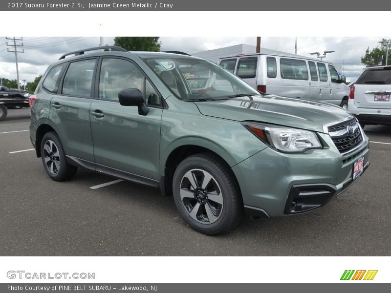 Front 3/4 View of 2017 Forester 2.5i