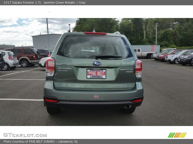 Jasmine Green Metallic / Gray 2017 Subaru Forester 2.5i