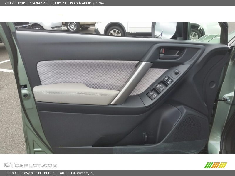 Jasmine Green Metallic / Gray 2017 Subaru Forester 2.5i
