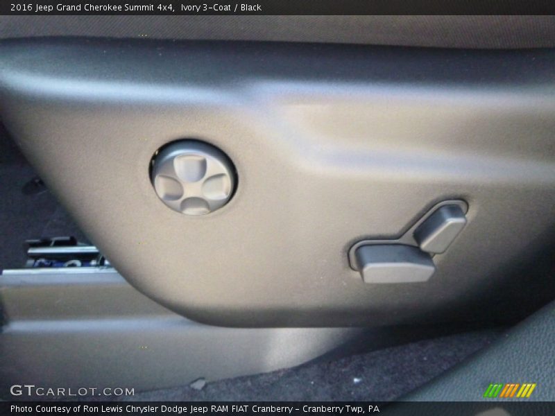 Ivory 3-Coat / Black 2016 Jeep Grand Cherokee Summit 4x4