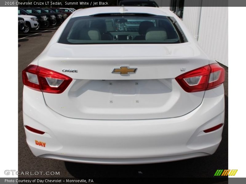 Summit White / Jet Black 2016 Chevrolet Cruze LT Sedan