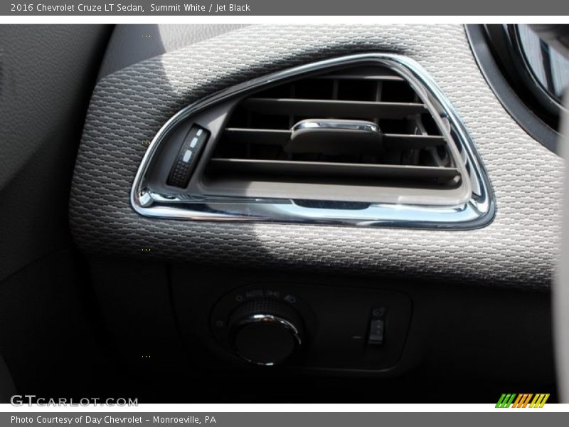 Summit White / Jet Black 2016 Chevrolet Cruze LT Sedan