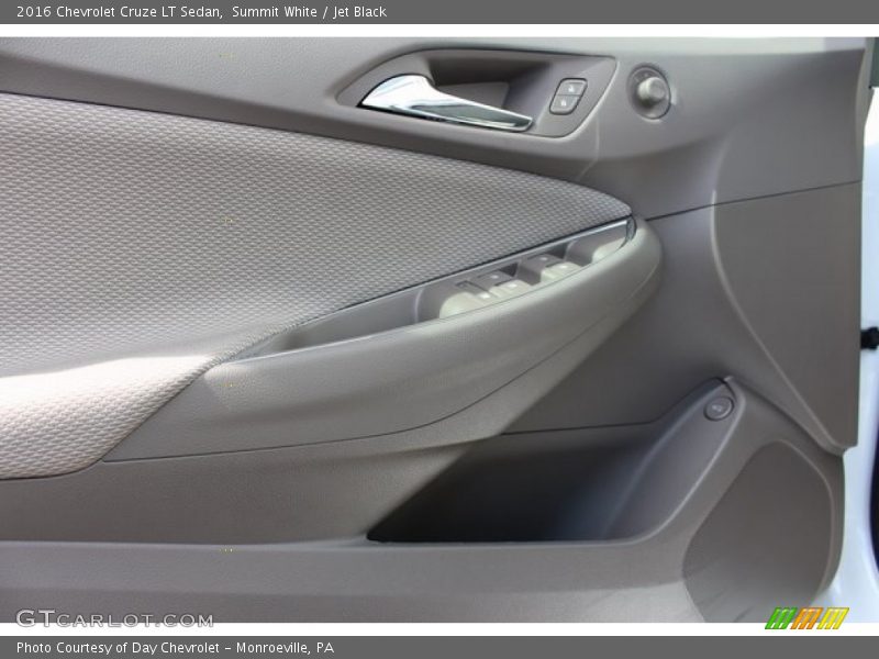 Summit White / Jet Black 2016 Chevrolet Cruze LT Sedan