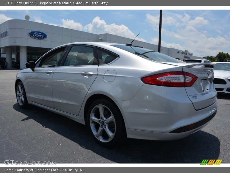 Ingot Silver Metallic / Medium Earth Gray 2016 Ford Fusion S