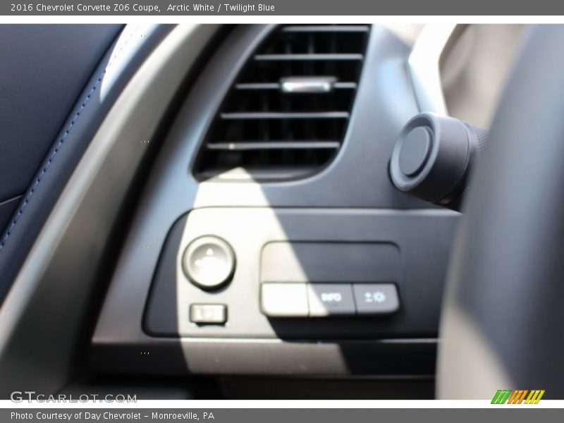 Arctic White / Twilight Blue 2016 Chevrolet Corvette Z06 Coupe