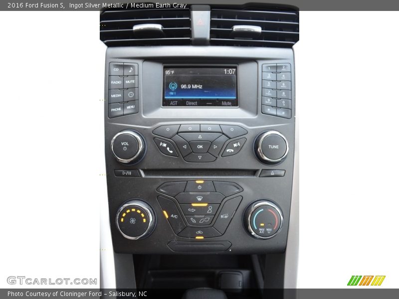 Ingot Silver Metallic / Medium Earth Gray 2016 Ford Fusion S