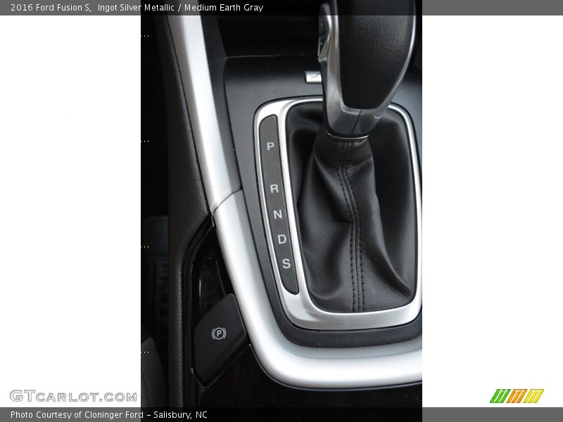 Ingot Silver Metallic / Medium Earth Gray 2016 Ford Fusion S