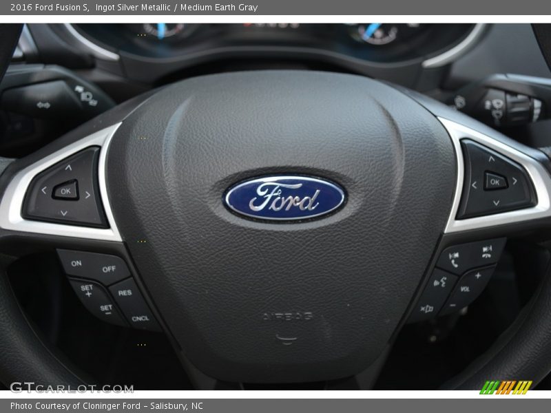 Ingot Silver Metallic / Medium Earth Gray 2016 Ford Fusion S