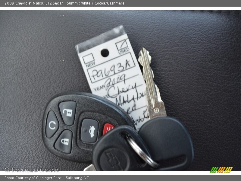 Summit White / Cocoa/Cashmere 2009 Chevrolet Malibu LTZ Sedan
