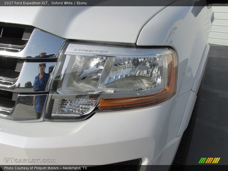 Oxford White / Ebony 2017 Ford Expedition XLT