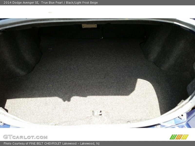 True Blue Pearl / Black/Light Frost Beige 2014 Dodge Avenger SE
