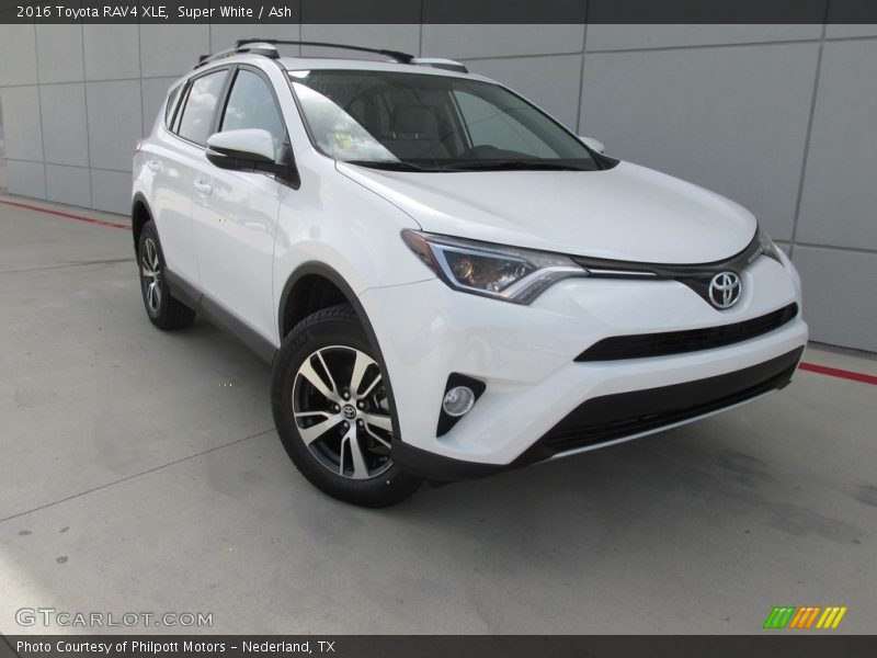 Super White / Ash 2016 Toyota RAV4 XLE