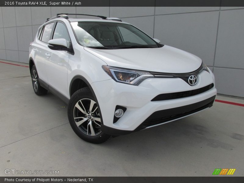 Super White / Ash 2016 Toyota RAV4 XLE