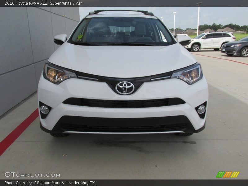 Super White / Ash 2016 Toyota RAV4 XLE