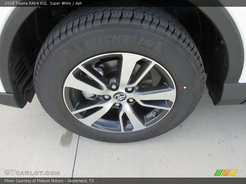 Super White / Ash 2016 Toyota RAV4 XLE