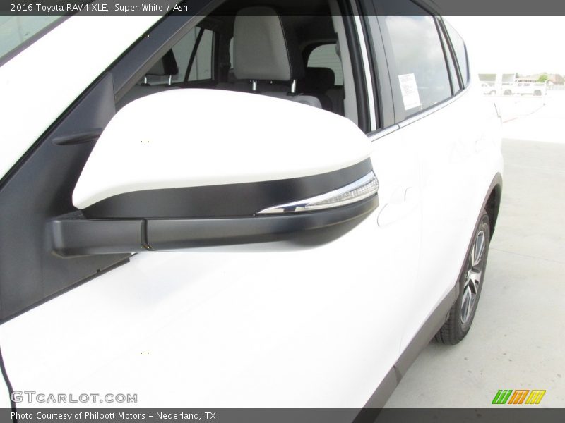 Super White / Ash 2016 Toyota RAV4 XLE