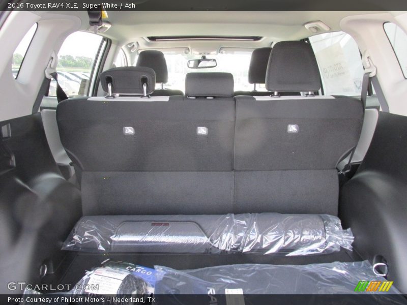 Super White / Ash 2016 Toyota RAV4 XLE