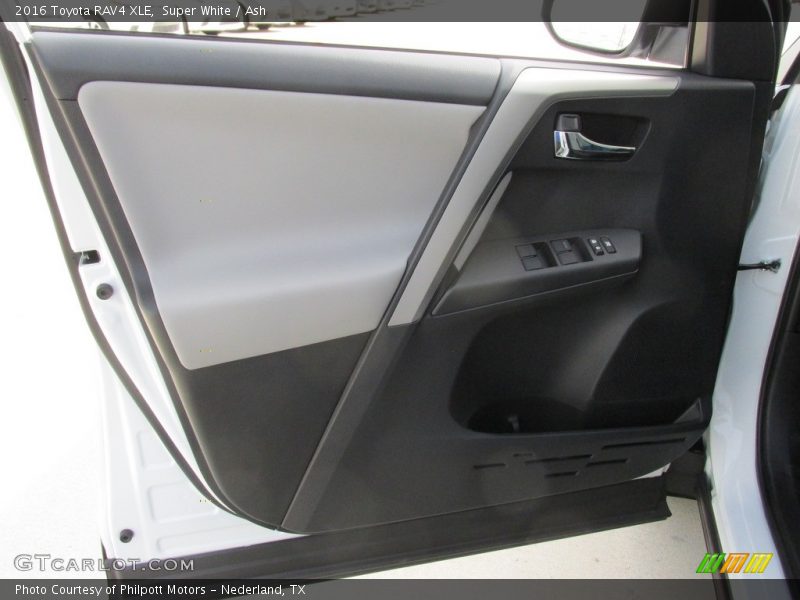 Super White / Ash 2016 Toyota RAV4 XLE