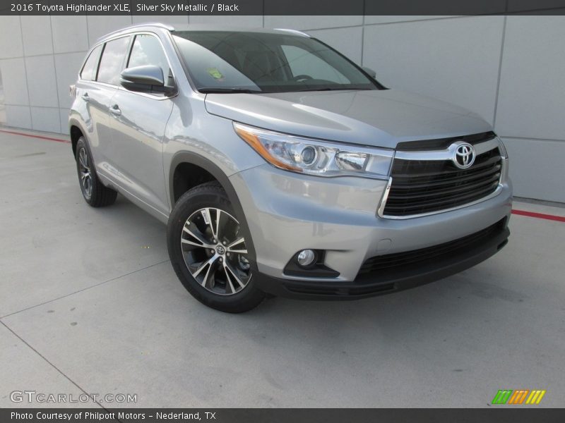Silver Sky Metallic / Black 2016 Toyota Highlander XLE