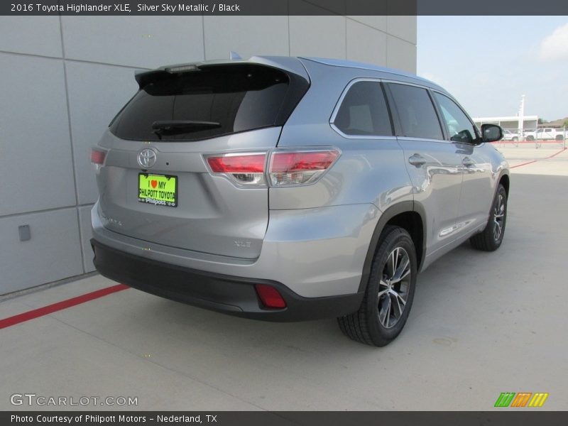 Silver Sky Metallic / Black 2016 Toyota Highlander XLE
