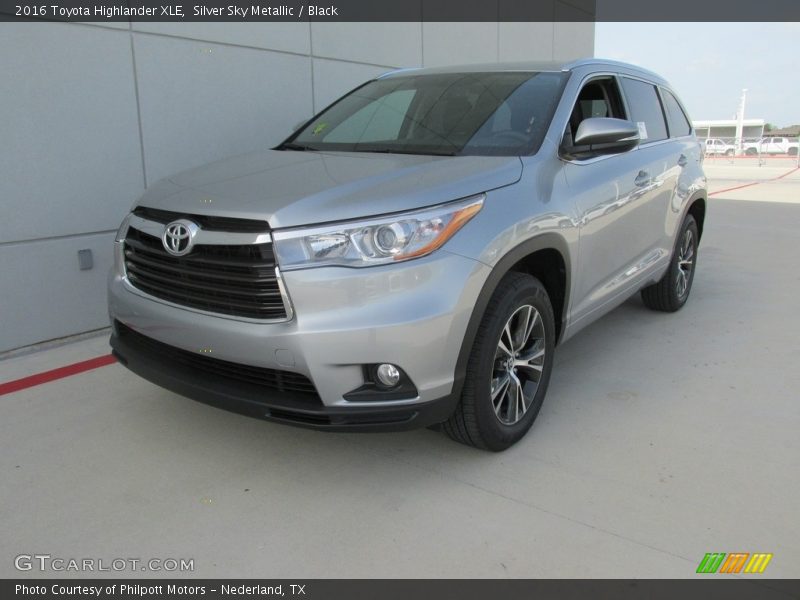Silver Sky Metallic / Black 2016 Toyota Highlander XLE