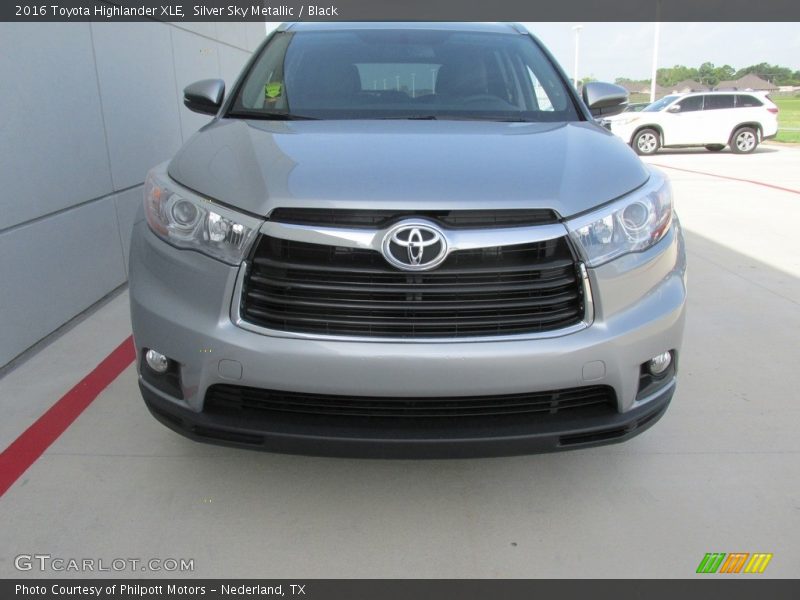 Silver Sky Metallic / Black 2016 Toyota Highlander XLE